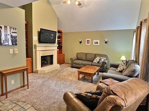 3rd image of 401 Castlewood Ct