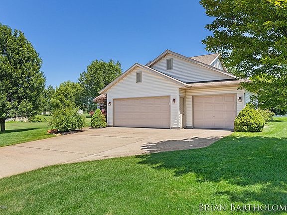 3rd image of 9328 Crest Circle Dr NE