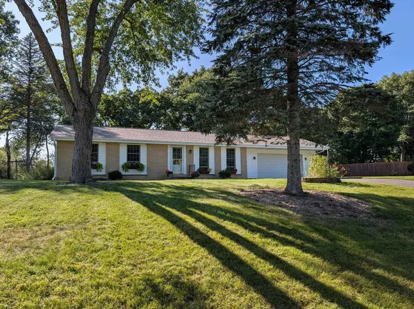 S15W37243 Willow Springs Dr, Dousman, WI 53118