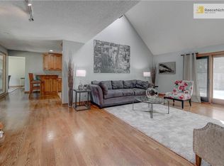 1950 E Frontier Ln, Olathe, KS 66062