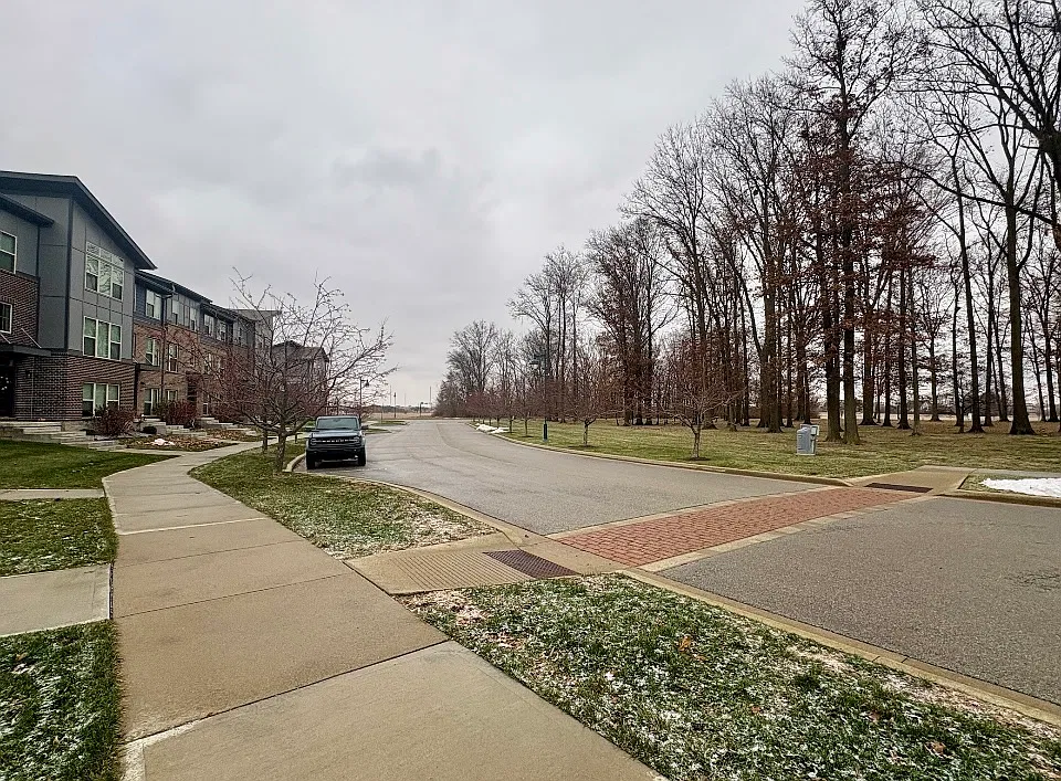 3 bed, 2359 sqft, $2,600 — Photo 3
