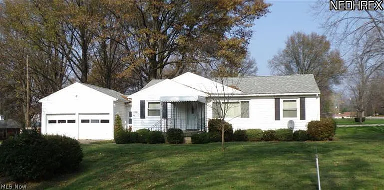 102 Maplewood Ave photo 1
