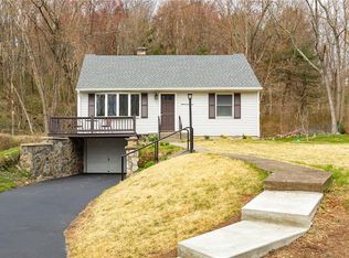 4 Bishop Dr, Poughkeepsie, NY 12603