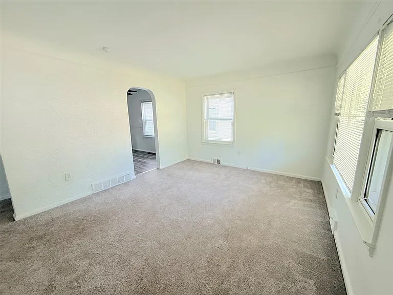 21212 Rensselaer St — Photo 3