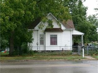 1610 E 4th St, Waterloo, IA 50703