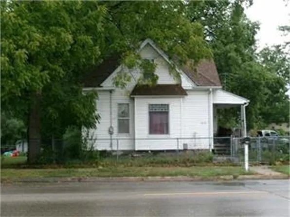 1610 E 4th St, Waterloo, IA 50703