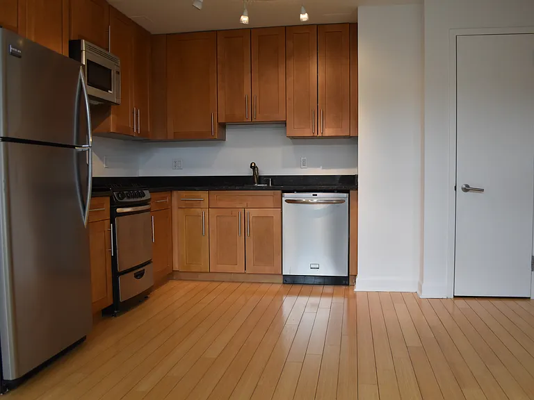 350 Wadsworth Ave #6A — Photo 1