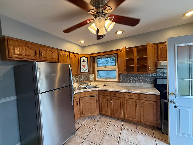 154 Highland Blvd #2 — Photo 4