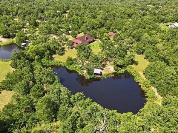 300 Moss Oak Dr, Somerville, TX 77879