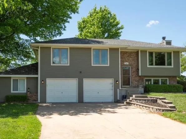 4345 NW Button Rd, Topeka, KS 66618
