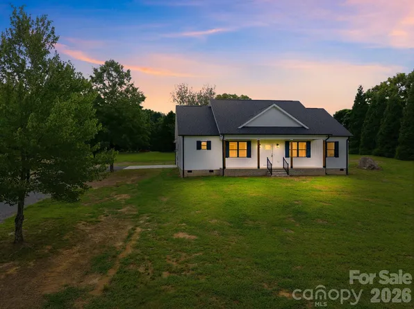 417 E 2nd St, Faith, NC 29041