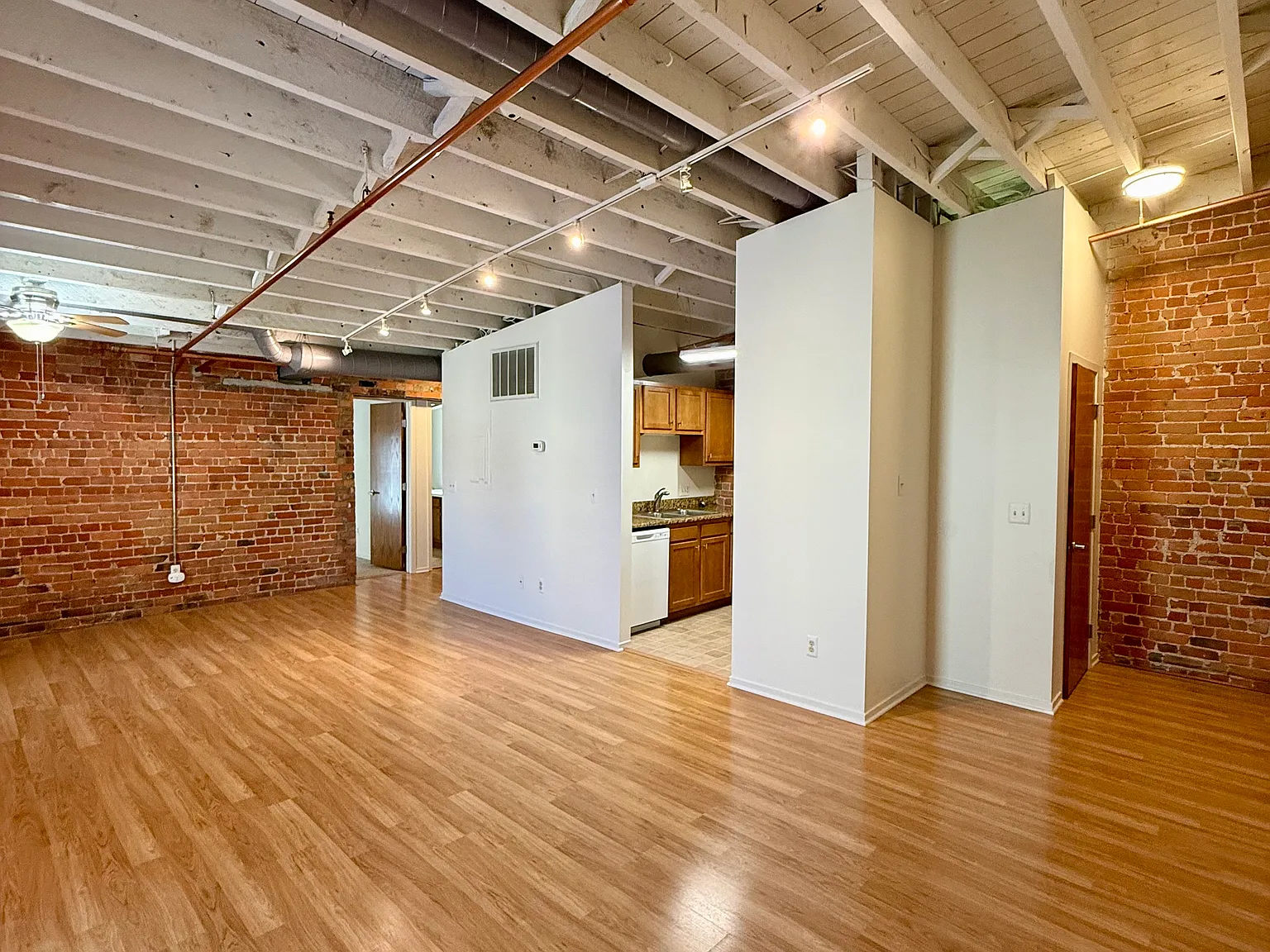 1 bed, 900 sqft, $1,795 — Photo 3
