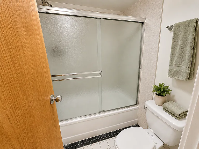 Varsity Management 723 W Madison — Photo 13