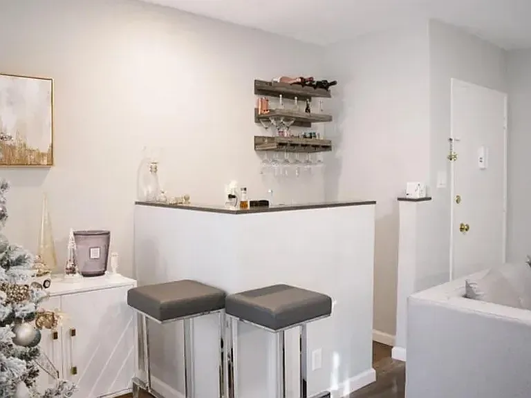 1 bed, $2,300 — Photo 4
