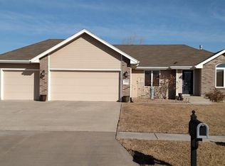 3328 SW 47th Ct, Topeka, KS 66610