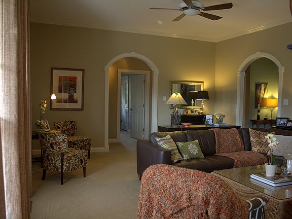 10' ceiling in living room