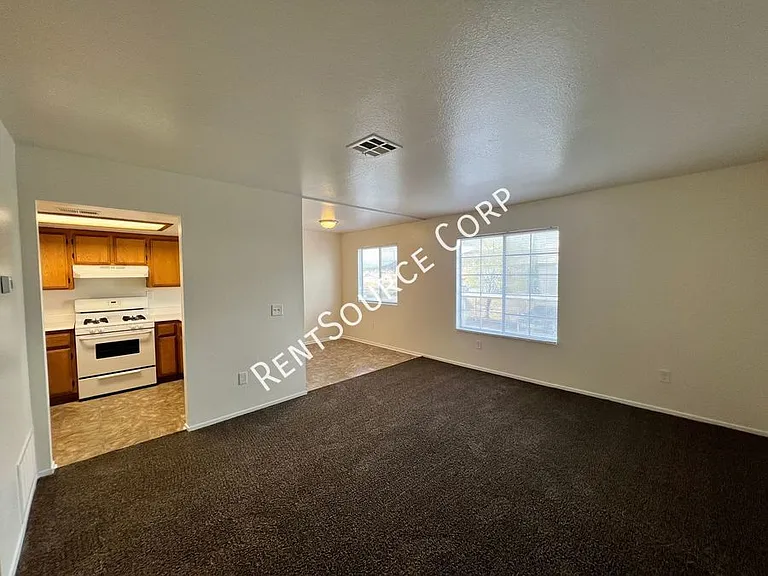 2910 B St #6 — Photo 2