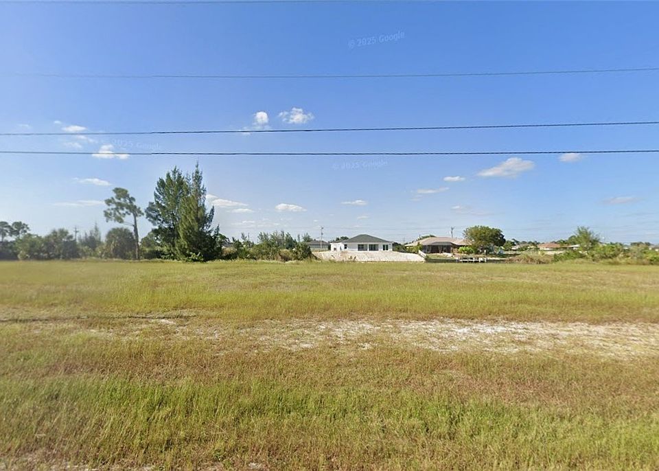 1st image of 1011 NE 37th Ter