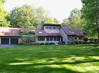 3 Dogwood Dr, Annandale, NJ 08801