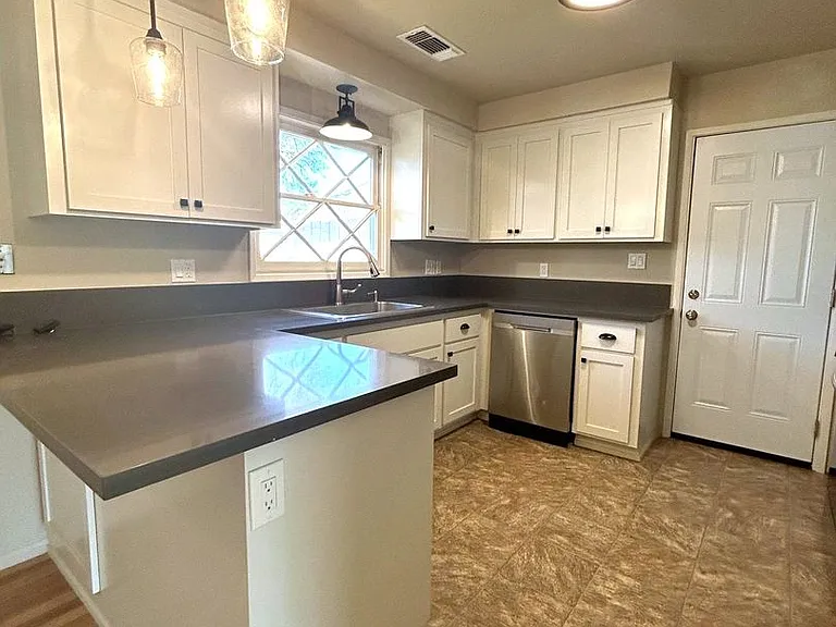 240 Encinal Dr — Photo 6