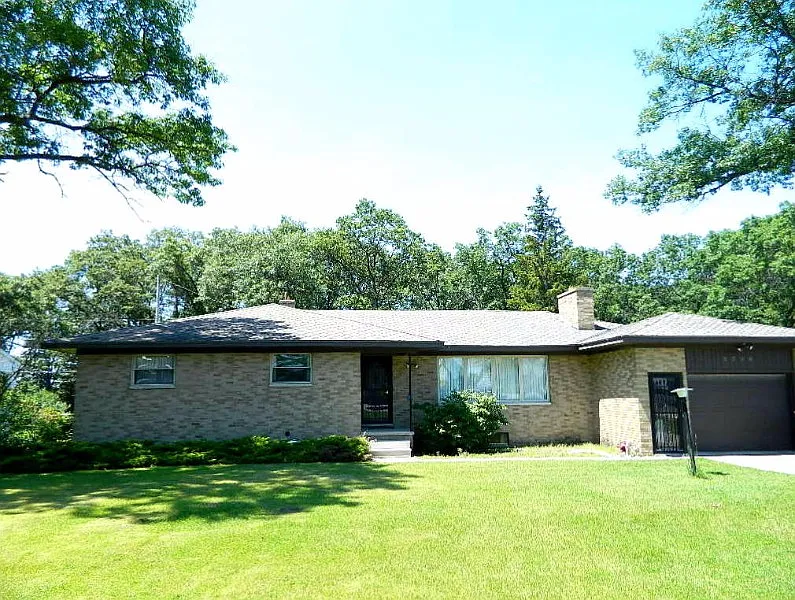 2384 S Huron Rd photo 1