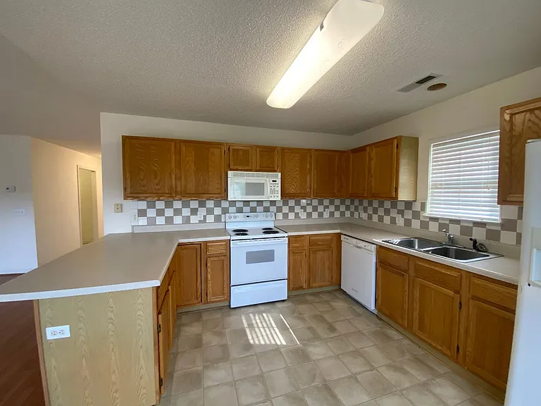 3009 Nevan Ln — Photo 6