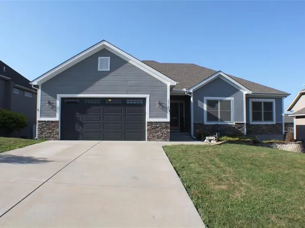 2315 NW Hedgewood Dr, Grain Valley, MO 64029