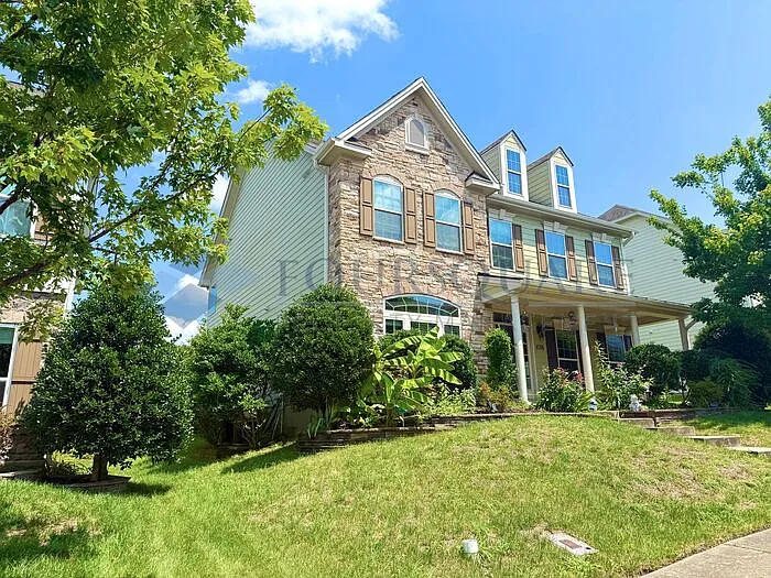 4 bed, 4.5 bath, 3800 sqft, $3,497 — Photo 2