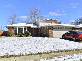2312 Charmingfare Dr, Woodridge, IL