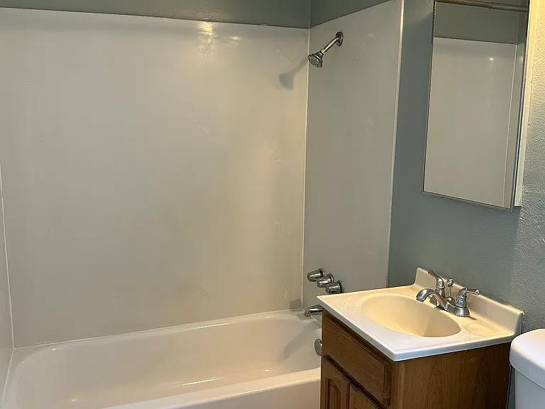2930 Macarthur Blvd #8 — Photo 9