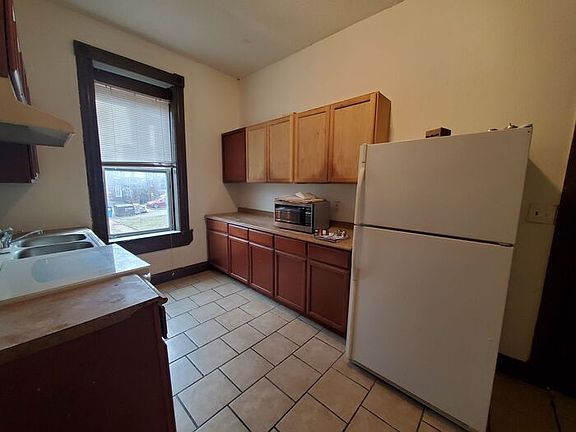 3rd image of 3016 California Ave #1F