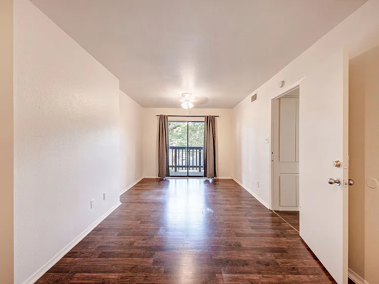 3102 Cedar St — Photo 8
