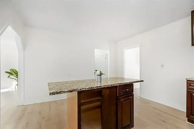 337 N 35th St — Photo 25