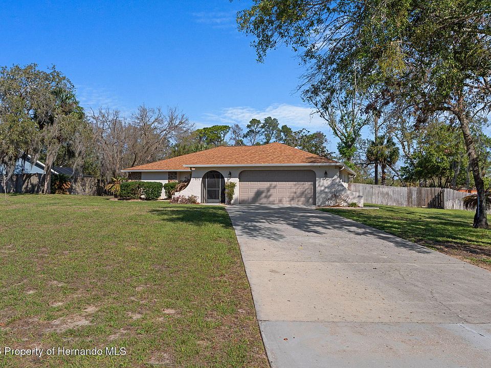 1st image of 7851 Floral Dr