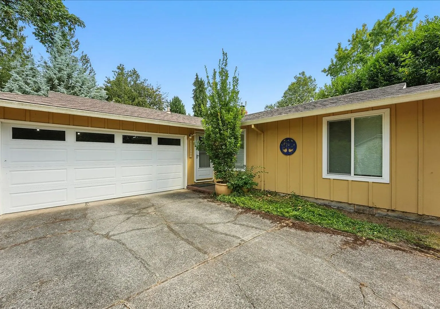 Charming Single-Level 3-Bedroom Home for Rent in West Linn! — Photo 2