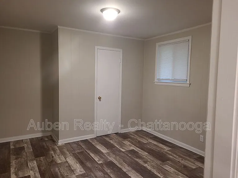 564 Julian Rd — Photo 11