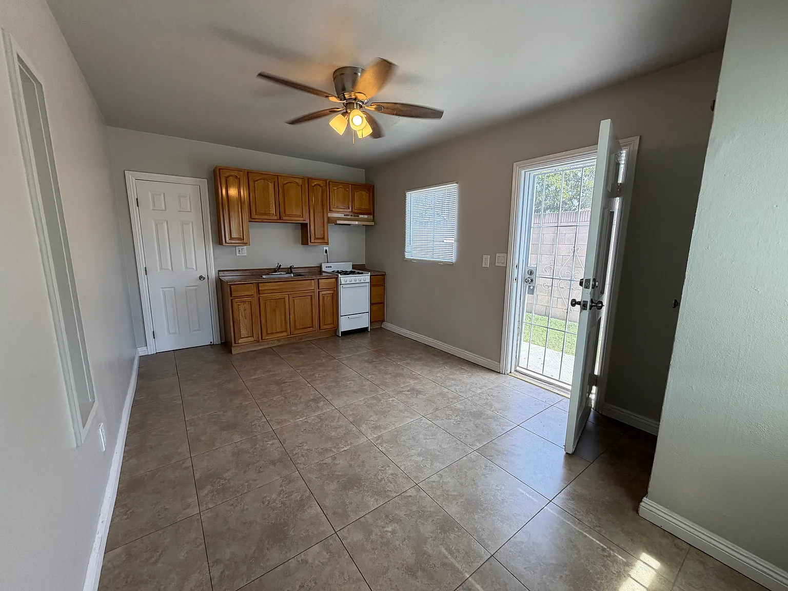 Studio, 350 sqft, $1,400 — Photo 3