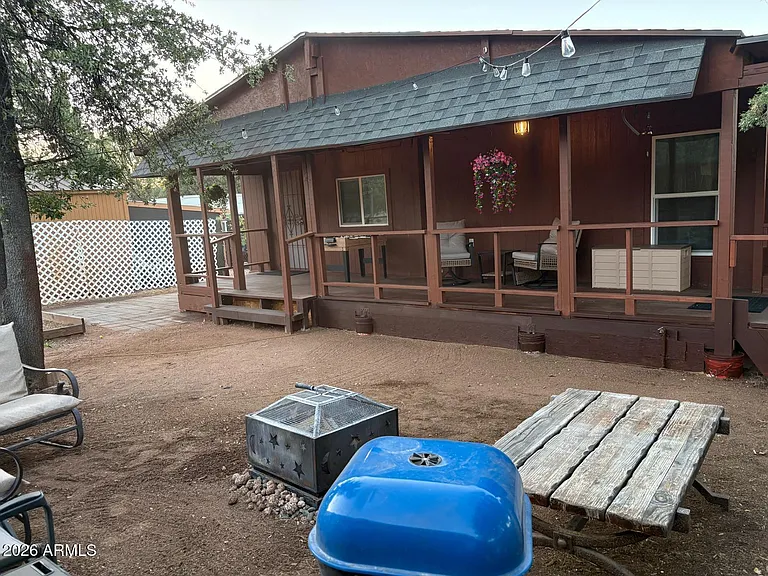 1007 W Saddle Ln — Photo 24