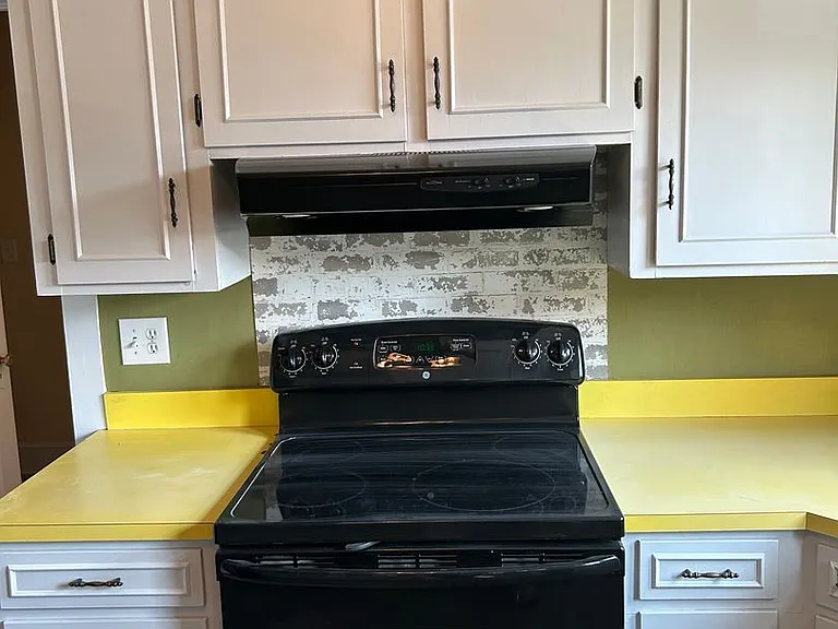 900 Laurel St — Photo 13
