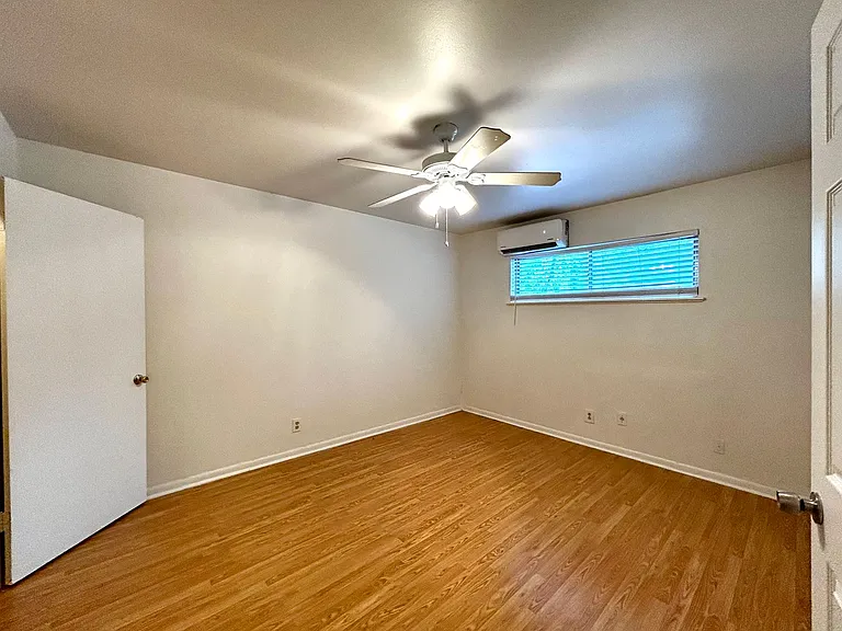 3304 Tom Green St #B — Photo 11
