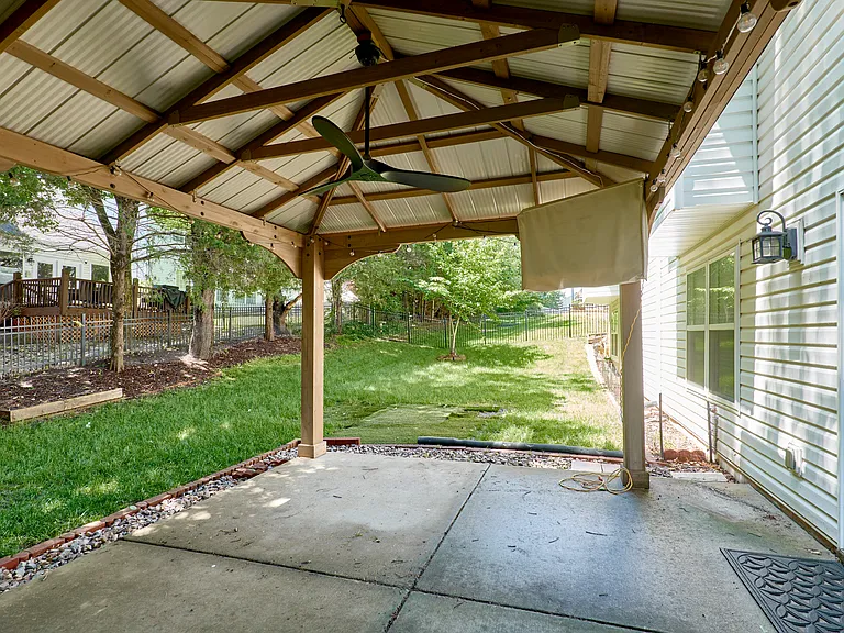 7073 Black Horse Dr — Photo 25