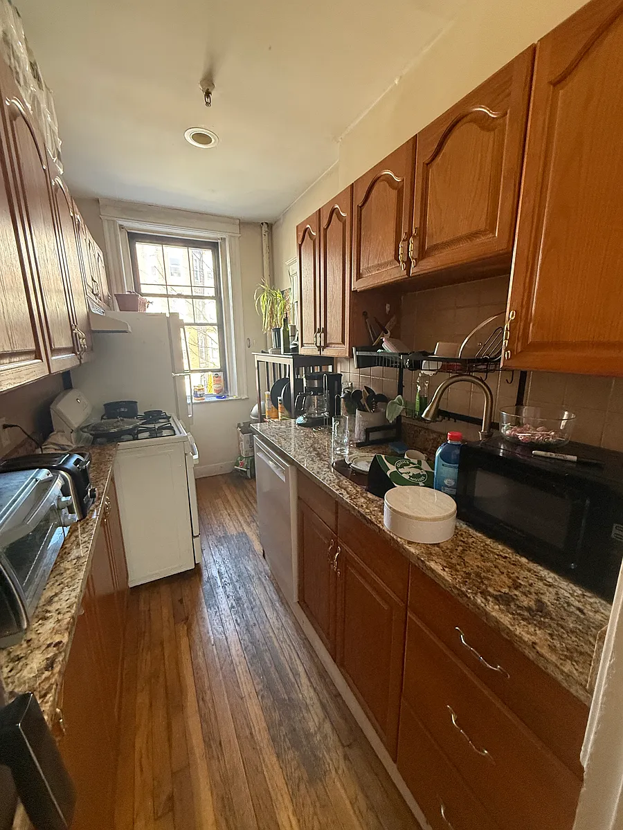 Photo 1 of 11 - 31 Queensberry St #7 - Boston, MA Primary Photo - 31 Queensberry St #7