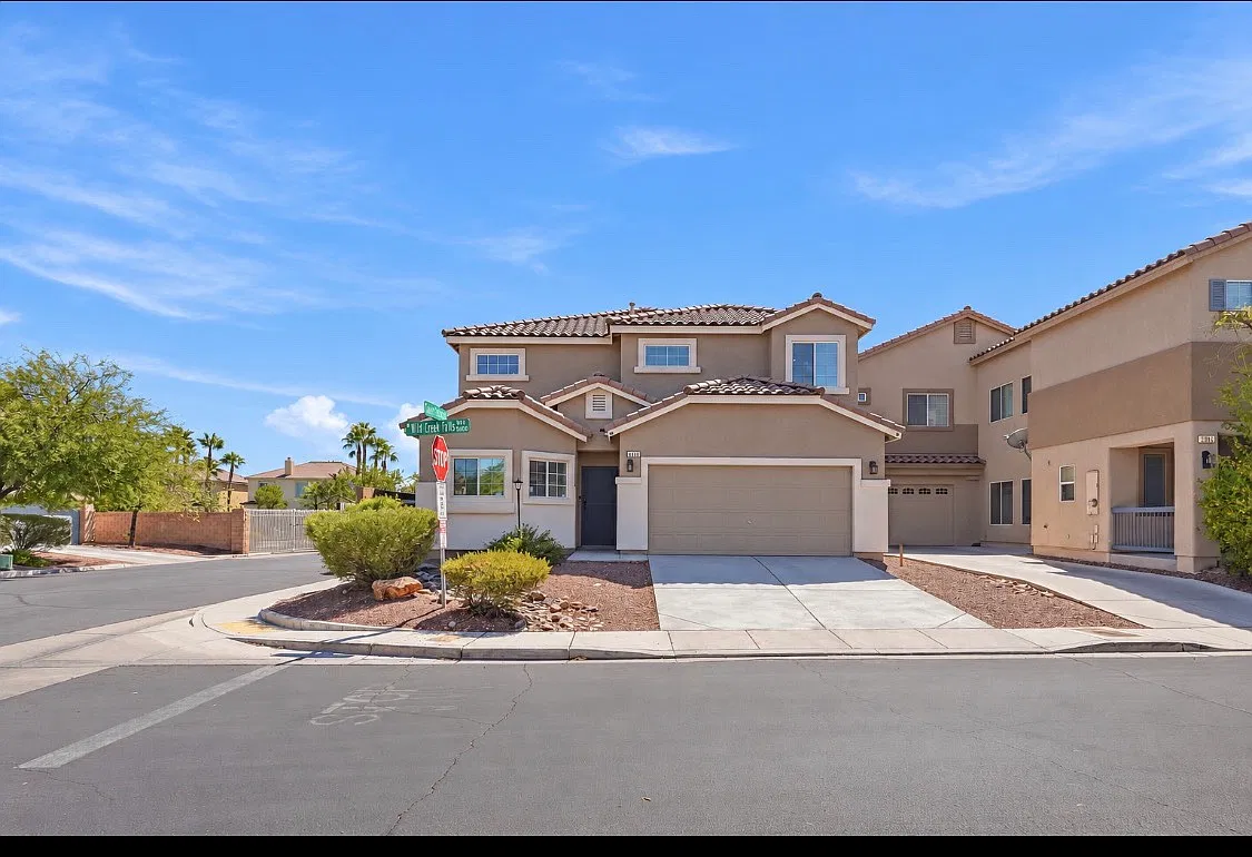 3 bed, 1996 sqft, $2,400 — Photo 2