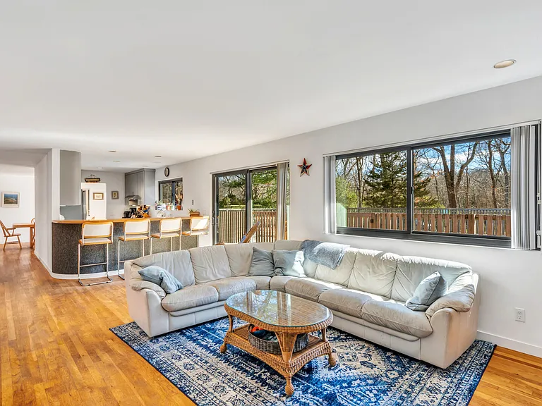 28 Wildflower Rd — Photo 4