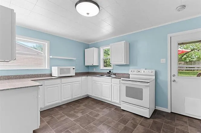 31 Warsen Ave — Photo 5