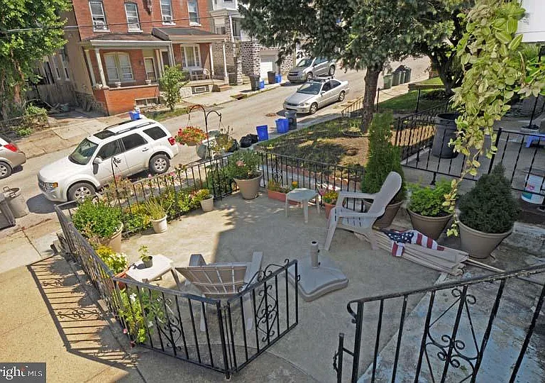 324 Dawson St — Photo 2