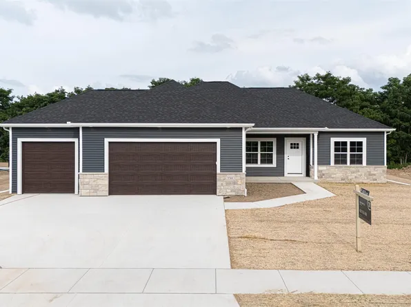 3740 N Woodbury Ln, Janesville, WI 53545