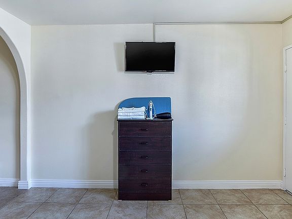 5th image of 4905 W Adams Blvd #5