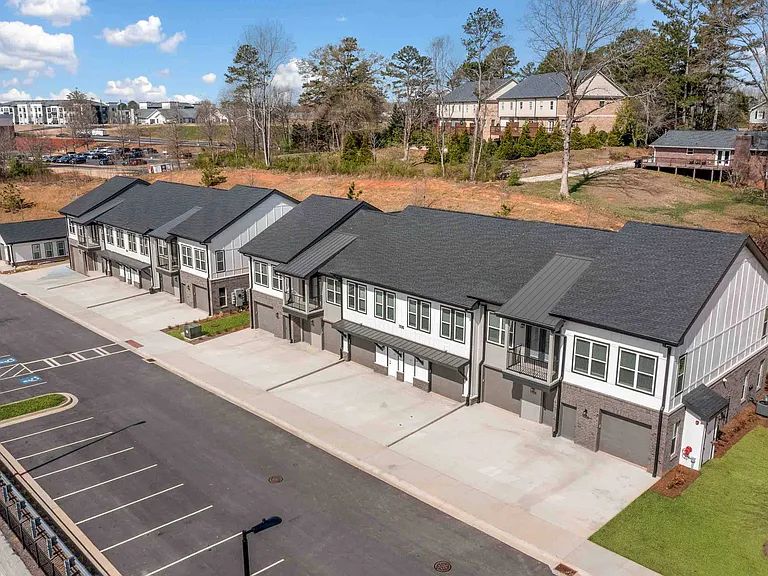 Conclave at Sugar Hill Apartments and Townhomes — Photo 28