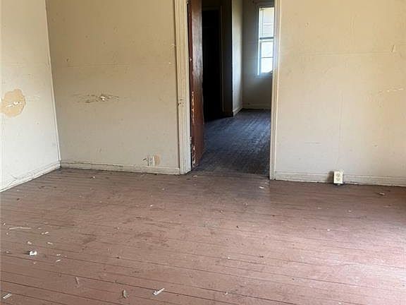 5th image of 537 Rutherford Ave